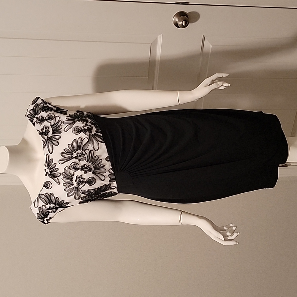connected apparel Black and White Floral Sheath Dress